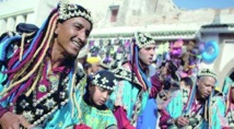 Maâlems et musiciens du monde sur scène à Essaouira, Alain Bouithy, Libération