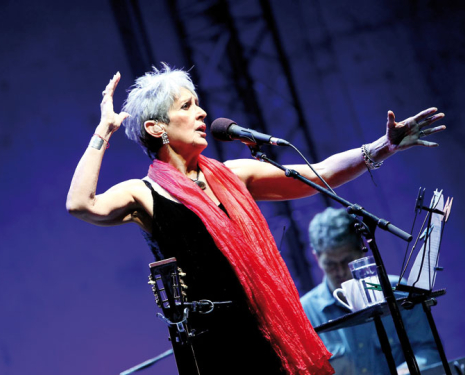 Joan Baez fait vibrer Bab Al Makina, Rachida Bami, Le Matin