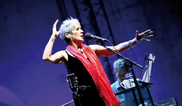 Joan Baez fait vibrer Bab Al Makina