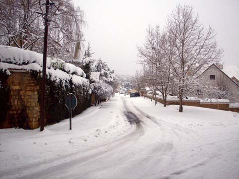 La ville est sous la neige : Ifrane retrouve sa beauté d’antan