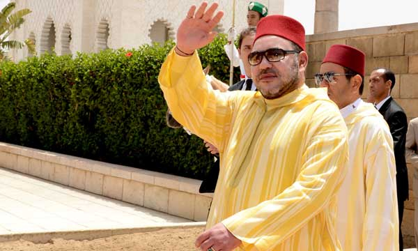 أمير المؤمنين يؤدي صلاة الجمعة بمسجد الحسن بالرباط